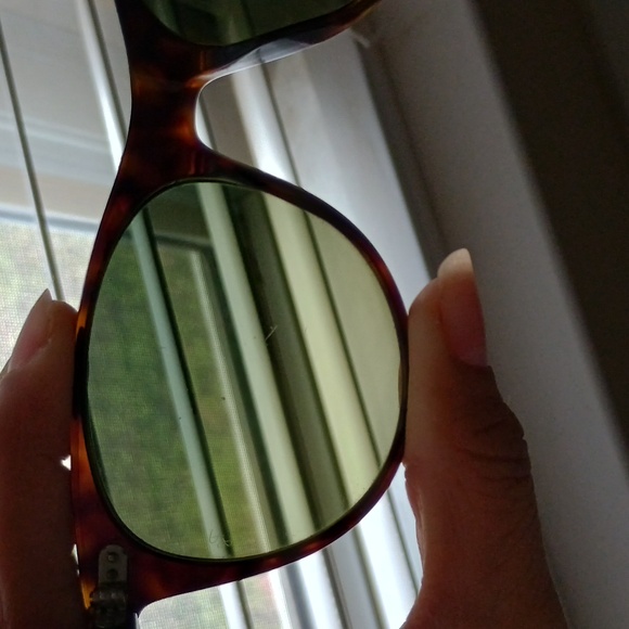 Ray-Ban Sunglasses - Picture 7 of 8